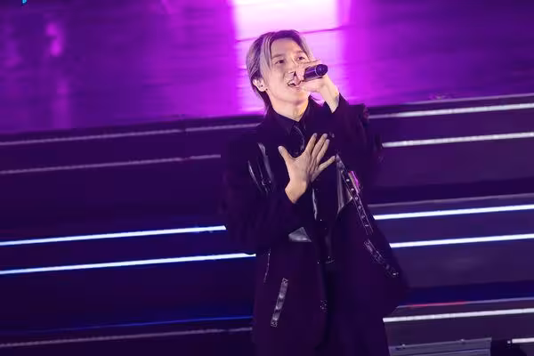 w-inds.驚喜預告:明年要再來! 慶太現身捷運站「親打卡應援大屏」
