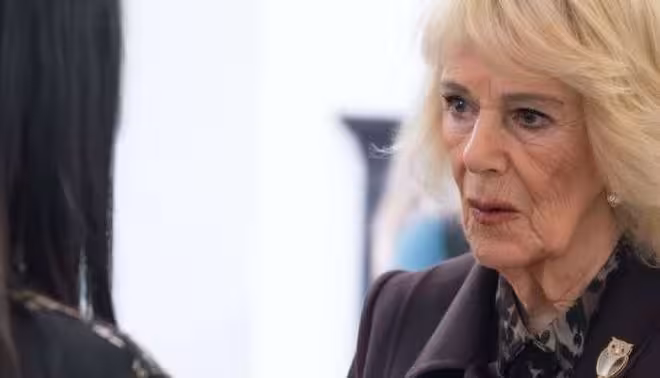 78歲卡米拉王后連續16天工作,見家暴受害者身心憔悴!