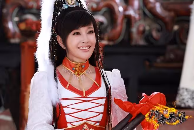 劉曉慶意外摔倒、分不清人、目光呆滯，75歲不服老不行啊