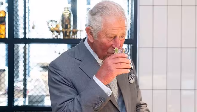 查爾斯國王抗癌治療期間飲食禁忌曝光,隨從嚴格執行!