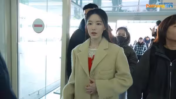 最美主持人舒華、張員鍈素顏出發高雄　「零下氣溫美翻」風吹成畫報