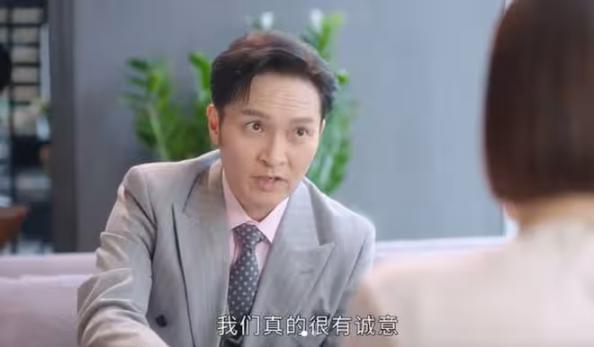TVB綠葉男星突然宣布離巢!10年拍了60多部TVB劇!曾被絆倒流血受傷仍堅持演戲