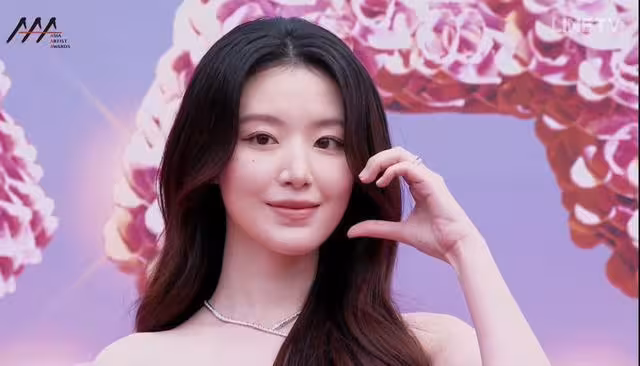 AAA完整得獎名單!IU抱走本屆最大獎 李ㄐㄩㄣˋ三帥同框掀高潮