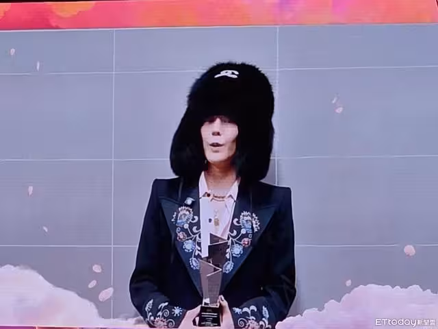 AAA完整得獎名單!IU抱走本屆最大獎 李ㄐㄩㄣˋ三帥同框掀高潮
