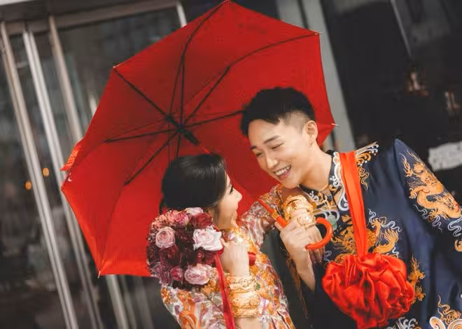 恭喜!TVB小生迎娶珠寶世家千金!男方曾做服務員搬運工!承認太太家世顯赫!