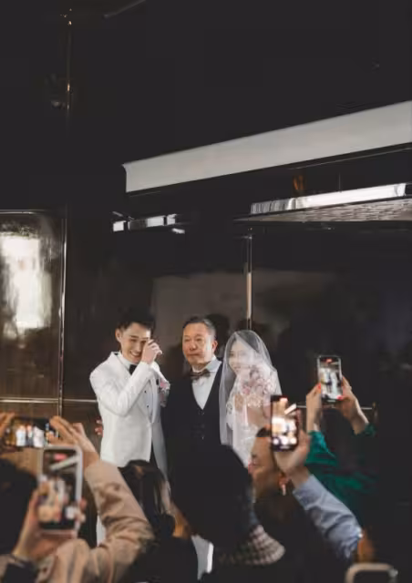 恭喜!TVB小生迎娶珠寶世家千金!男方曾做服務員搬運工!承認太太家世顯赫!