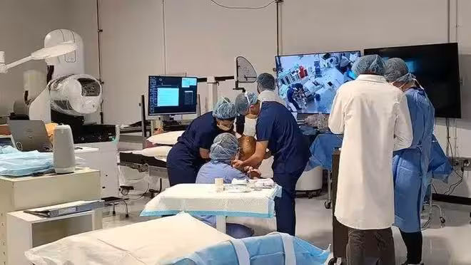 馬斯克腦機接口手術提速至1.5秒!萬人排隊爭做「賽博格」