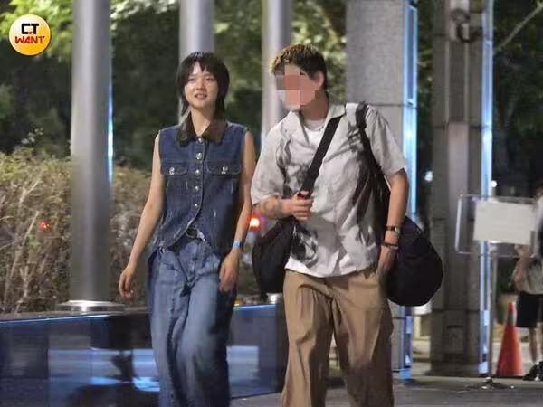 《影后》林廷憶深夜親昵經紀人! 勾肩緊靠「甜蜜貼貼沒停過」