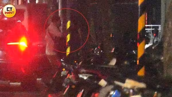 《影后》林廷憶深夜親昵經紀人! 勾肩緊靠「甜蜜貼貼沒停過」