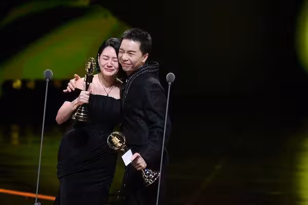 徐媽媽含淚收金鐘獎盃「補上我的心」 小S堅強告白:我會繼續前進