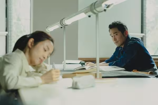 林依晨零台詞交流張孝全「靠書寫聲」對話 《深度安靜》上映日公開