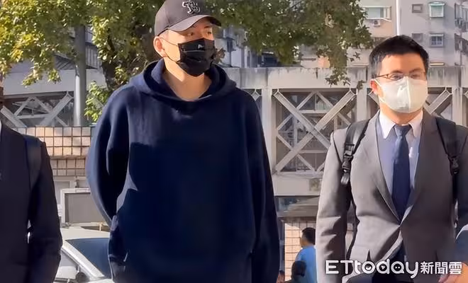王大陸逃兵案外案3度開庭! 與女友闕沐軒差3分鐘先後現身