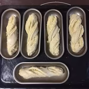 椰蓉奶棒麵包