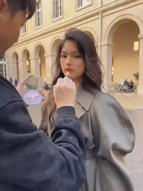 在謝霆鋒的襯托下李湘王詩齡母女被吐槽像「小丑」，吃相的確難看