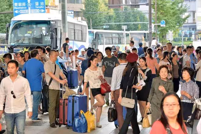 赴日遊客破3900萬,中國消費貢獻被弱化,「精日」敘事惹眾怒