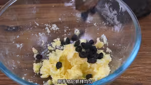 這麵包也太香了，新手也能輕鬆做出來的椰蓉提子卷！