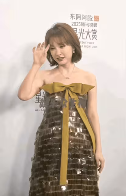 她在欲拒還迎他在肆無忌憚，你倆這麼明目張膽沈夢辰知道嗎？
