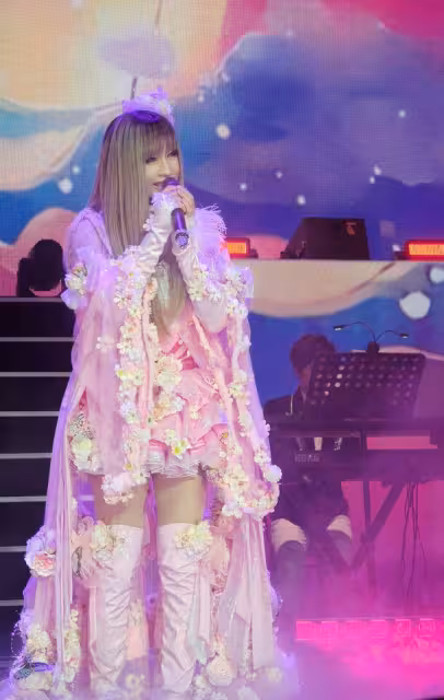 大馬女星「49歲就當婆婆」帥兒曝光 自己婚禮卻卡關20年原因曝光