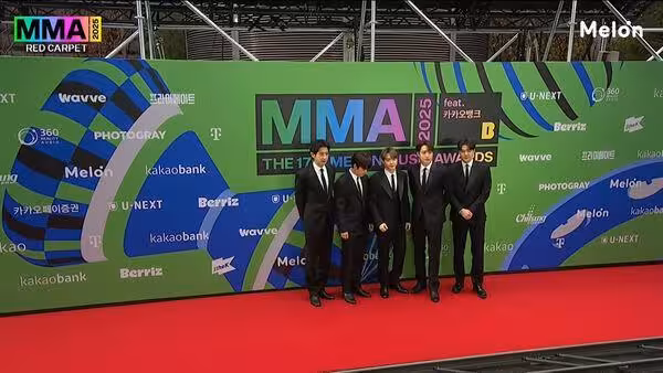 MMA/Jennie女王之姿駕到!「舊情人」Kai走在後面 巧妙擦肩而過