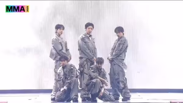 D.O.沖回MMA表演!帥氣軍裝合體EXO 狀態超猛「零失誤飆唱5首歌」