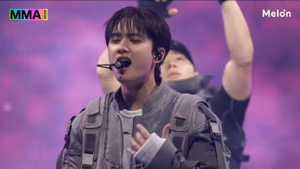 D.O.沖回MMA表演!帥氣軍裝合體EXO 狀態超猛「零失誤飆唱5首歌」