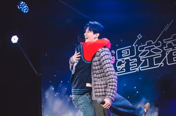 李玉璽新婚後開唱！　小樂突衝上台緊抱...激甜畫面閃瞎全場