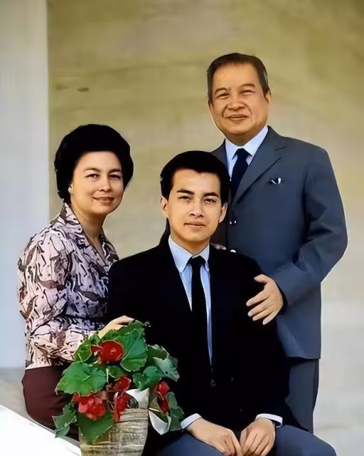 柬埔寨國王:72歲孑然一身,與老母相依為伴,現代版漢獻帝