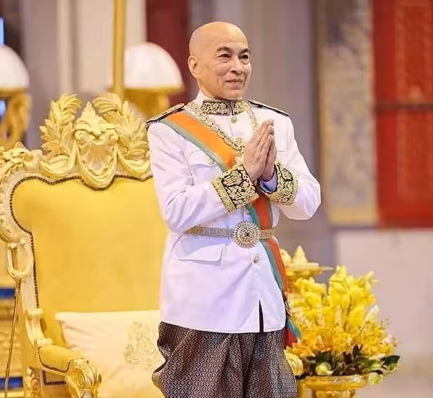 柬埔寨國王:72歲孑然一身,與老母相依為伴,現代版漢獻帝