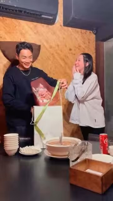 禾浩辰下跪「用餘生寵你」求婚誓詞超閃! 吳品潔落淚…當眾激吻