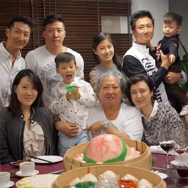 洪金寶兒子來深圳定居，親力親為搬家細節，力破婚變傳聞