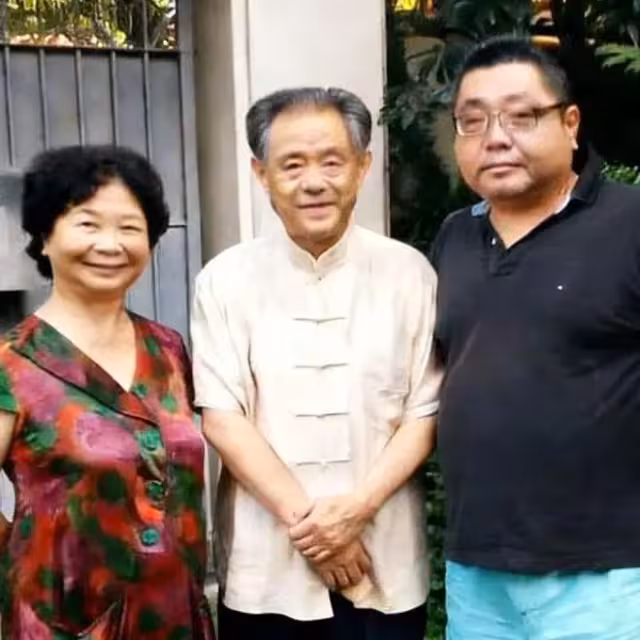 徐湖平夫妻被帶走!紅二代身份曝光,一家三口精密布局盜寶
