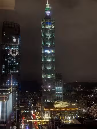 南珉貞「抱大束紅玫瑰」羞甜告白:來自南朋友們的求婚