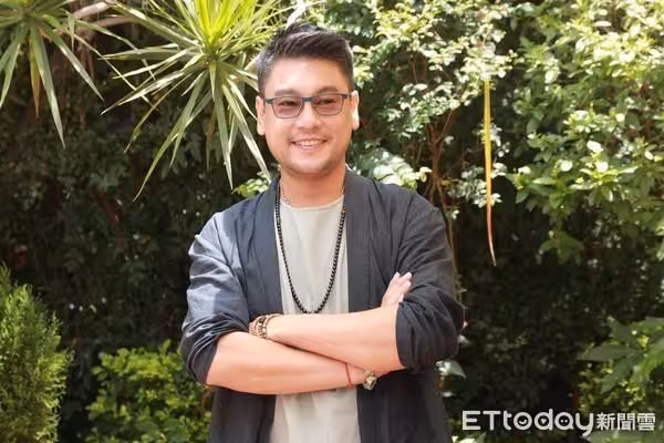朱孝天昔自稱「皇帝投胎」:不然哪有那麼多女生伺候我
