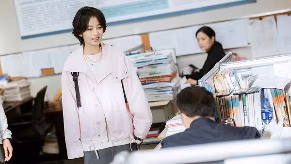 48歲媽二婚懷孕！　「男神收割機」女星一人飾兩角…返鄉當看護