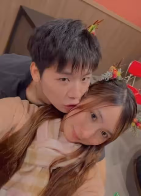 TVB小花大曬被男星親臉照後露面!澄清是玩遊戲:不只是他一個人親