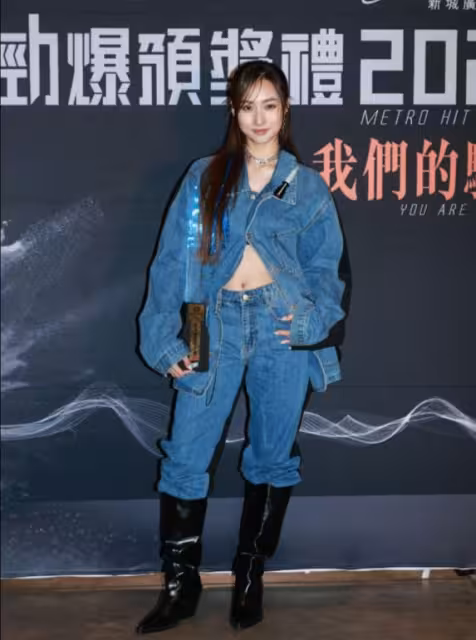 TVB小花大曬被男星親臉照後露面!澄清是玩遊戲:不只是他一個人親