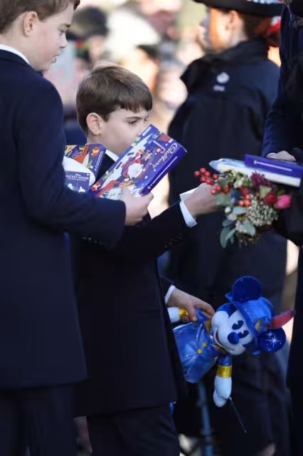 王室聖誕名場面！安妮公主一個動作萌化全場，路易王子成焦點