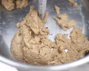 秋天來啦！改吃全麥焦糖蘋果肉桂卷啦！