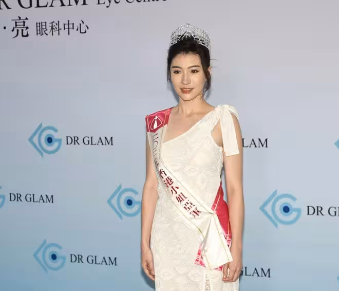 恭喜!26歲港姐亞軍宣布訂婚!大曬男友雪地求婚照!早前拒絕拍戲當演員!