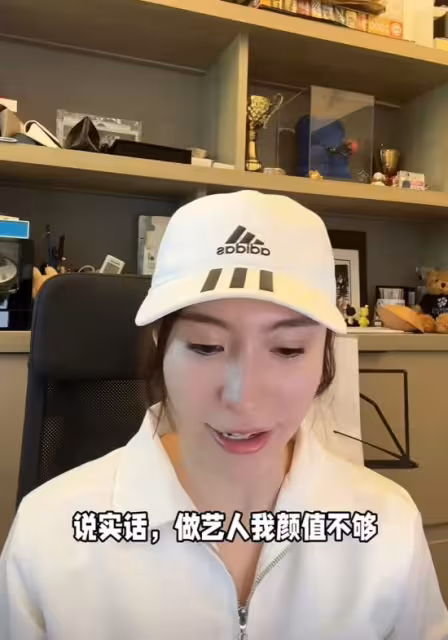恭喜!26歲港姐亞軍宣布訂婚!大曬男友雪地求婚照!早前拒絕拍戲當演員!