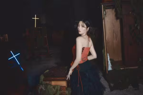 「水彈女王」權恩妃 紅色喜氣造型首登高雄跨年