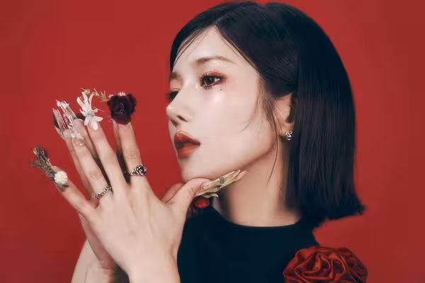 「水彈女王」權恩妃 紅色喜氣造型首登高雄跨年