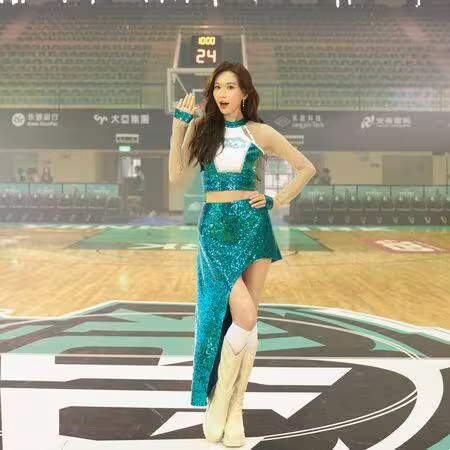 史上最美啦啦隊!林志玲空降主場「站C位熱舞」 燦笑羞喊:為他豁出去