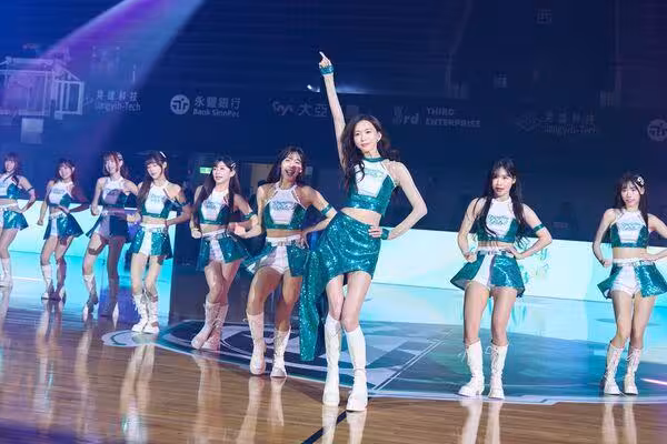 史上最美啦啦隊!林志玲空降主場「站C位熱舞」 燦笑羞喊:為他豁出去