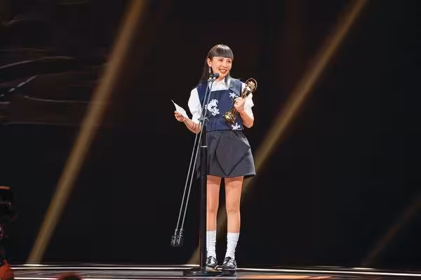魏如萱小21歲男友回來了!奔信義區0偽裝約會「當眾親昵舉動全被拍」