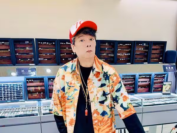 脫口秀演員喊「走的是曹西平不是我」!挨網轟消費死者 急刪文道歉了