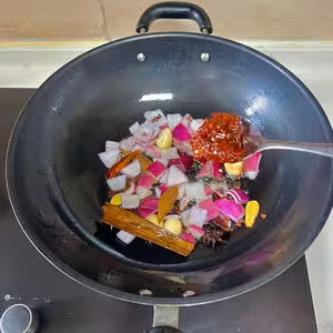 軟糯入味的《雞翅雞爪煲》
