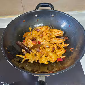 軟糯入味的《雞翅雞爪煲》