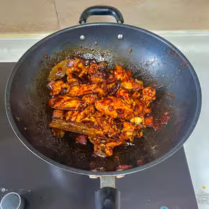 軟糯入味的《雞翅雞爪煲》