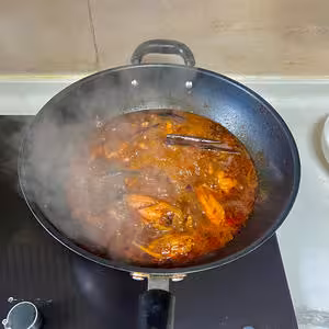軟糯入味的《雞翅雞爪煲》